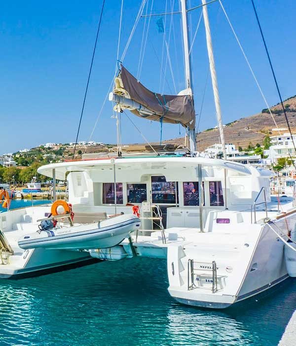 Limpieza-de-catamaranes-barcelona